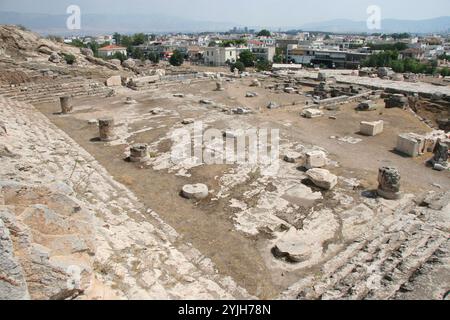 Grèce. Elefsina. Vue sur les ruines du Telesterion, le 'lieu de l'initiation'. Banque D'Images