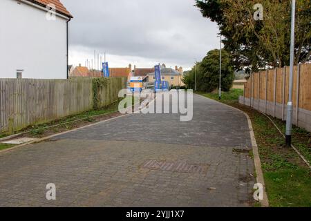Sur ce qui était des allocations et ensuite planifié comme logement social est maintenant développé comme une petite poignée de maisons contemporaines exclusives et hautement spécifiées Banque D'Images