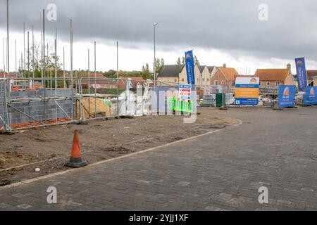 Sur ce qui était des allocations et ensuite planifié comme logement social est maintenant développé comme une petite poignée de maisons contemporaines exclusives et hautement spécifiées Banque D'Images