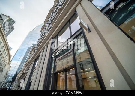 LONDRES - 14 NOVEMBRE 2024 : Nationwide Building Society dans la ville de Londres, une institution financière britannique Banque D'Images