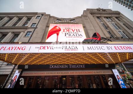 LONDRES - 14 NOVEMBRE 2024 : The Devil porte la comédie musicale Prada au Dominion Theatre sur Tottenham court Road - West End Banque D'Images