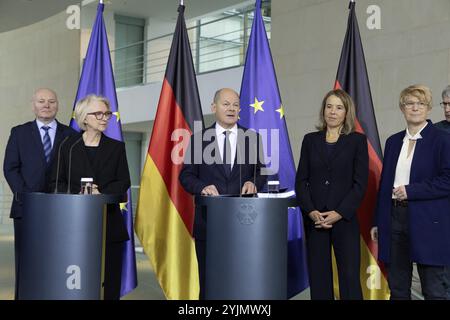 Professeure Dr Monika Schnitzer (présidente du Conseil allemand des experts économiques), professeure Achim Truger, professeure Martin Werding, professeure Veronika Grimm et P. Banque D'Images