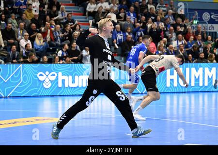 Gummersbach, Deutschland. 14 novembre 2024. Bertram Obling (VfL Gummersbach, #16) jubelt GER, VfL Gummersbach v. Bergischer HC, Handball, DHB-Pokal, Achtelfinale, Spielzeit 2024-2025, 14.11.2024 Foto : Eibner-Pressefoto/Juergen Augst crédit : dpa/Alamy Live News Banque D'Images