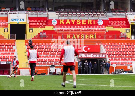 KAYSERI, Turquie. 15 novembre 2024. Vue générale lors d'une séance d'entraînement au Kadir Has Stadium avant le match de l'UEFA Nations League 2025 entre la Turquie et le pays de Galles au Kadir Has Stadium le 16 novembre (pic by John Smith/FAW) crédit : Football Association of Wales/Alamy Live News Banque D'Images