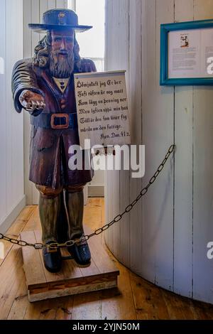 Alter Rosenbom, Karlskrona, Blekinge län, Schweden Originalfigur des Alten Rosenbom in der Admiralitätskirche, die Kopie steht vor der Kirche, in der historischen Innenstadt von Karlskrona, Blekinge län, Schweden, nur zur redaktionellen Verwendung. Banque D'Images