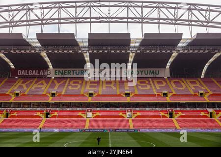 KAYSERI, Turquie. 15 novembre 2024. Vue générale lors d'une séance d'entraînement au Kadir Has Stadium avant le match de l'UEFA Nations League 2025 entre la Turquie et le pays de Galles au Kadir Has Stadium le 16 novembre (pic by John Smith/FAW) crédit : Football Association of Wales/Alamy Live News Banque D'Images