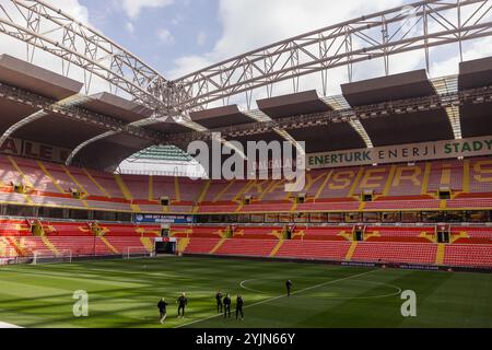 KAYSERI, Turquie. 15 novembre 2024. Vue générale lors d'une séance d'entraînement au Kadir Has Stadium avant le match de l'UEFA Nations League 2025 entre la Turquie et le pays de Galles au Kadir Has Stadium le 16 novembre (pic by John Smith/FAW) crédit : Football Association of Wales/Alamy Live News Banque D'Images