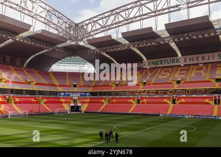 KAYSERI, Turquie. 15 novembre 2024. Vue générale lors d'une séance d'entraînement au Kadir Has Stadium avant le match de l'UEFA Nations League 2025 entre la Turquie et le pays de Galles au Kadir Has Stadium le 16 novembre (pic by John Smith/FAW) crédit : Football Association of Wales/Alamy Live News Banque D'Images