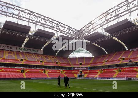 KAYSERI, Turquie. 15 novembre 2024. Vue générale lors d'une séance d'entraînement au Kadir Has Stadium avant le match de l'UEFA Nations League 2025 entre la Turquie et le pays de Galles au Kadir Has Stadium le 16 novembre (pic by John Smith/FAW) crédit : Football Association of Wales/Alamy Live News Banque D'Images