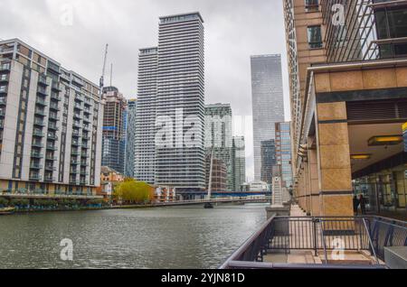 Londres, Royaume-Uni. 17 novembre 2022. Canary Wharf, vue de jour. Crédit : Vuk Valcic / Alamy Banque D'Images