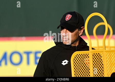 Monza, Italie. 15 novembre 2024. Alessandro Nesta, entraîneur-chef d'AC Monza, lors d'une séance d'entraînement au Centro Sportivo Silvio et Luigi Berlusconi-Monzello à Monza, Italie - vendredi 15 novembre 2024. Sport - Soccer (photo AC Monza/LaPresse par Studio Buzzi) crédit : LaPresse/Alamy Live News Banque D'Images