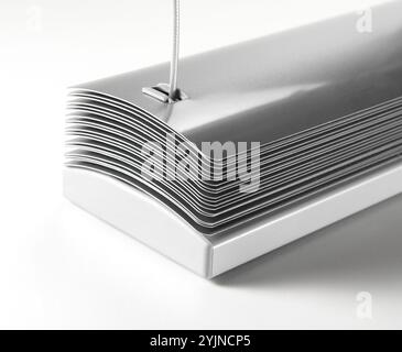 Détail d'un volet roulant en aluminium fermé, sur fond blanc Banque D'Images