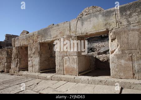 Boutiques en ruines sur le panaché hérodien construit par Hérode près du Temple Mt. & Western Wall, ici les pèlerins ont acheté des agneaux pour sacrifier et des demi-shekels pour donner. Banque D'Images