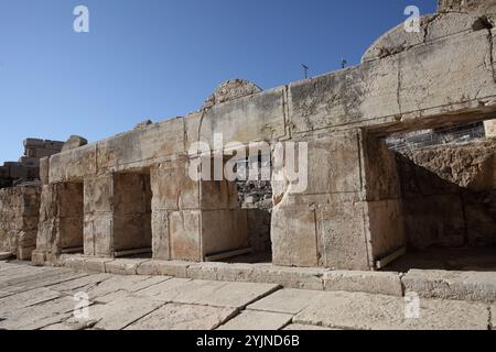 Boutiques en ruines sur le panaché hérodien construit par Hérode près du Temple Mt. & Western Wall, ici les pèlerins ont acheté des agneaux pour sacrifier et des demi-shekels pour donner. Banque D'Images