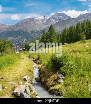 Les pics Lagginhron et Weissmies sur la SAS Fee - Schwitzerland. Banque D'Images