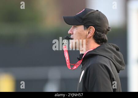 Monza, Italie. 15 novembre 2024. Alessandro Nesta, entraîneur-chef d'AC Monza, lors d'une séance d'entraînement au Centro Sportivo Silvio et Luigi Berlusconi-Monzello à Monza, Italie - vendredi 15 novembre 2024. Sport - Soccer (photo AC Monza/LaPresse par Studio Buzzi) crédit : LaPresse/Alamy Live News Banque D'Images