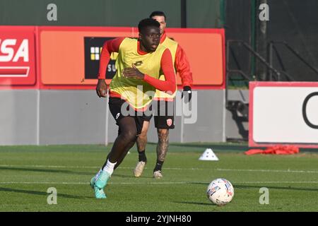 Monza, Italie. 15 novembre 2024. Omari Forson d'AC Monza lors d'une session de formation au Centro Sportivo Silvio et Luigi Berlusconi-Monzello à Monza, Italie - vendredi 15 novembre 2024. Sport - Soccer (photo AC Monza/LaPresse par Studio Buzzi) crédit : LaPresse/Alamy Live News Banque D'Images