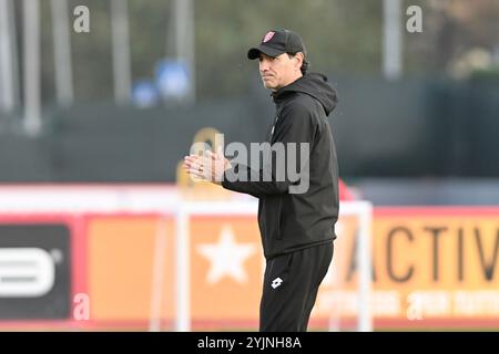 Monza, Italie. 15 novembre 2024. Alessandro Nesta, entraîneur-chef d'AC Monza, lors d'une séance d'entraînement au Centro Sportivo Silvio et Luigi Berlusconi-Monzello à Monza, Italie - vendredi 15 novembre 2024. Sport - Soccer (photo AC Monza/LaPresse par Studio Buzzi) crédit : LaPresse/Alamy Live News Banque D'Images