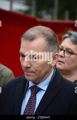 Gentilly, France. 15 octobre 2024. Olivier Capitanio, Président du Conseil départemental du Val de Marne lors d’un rassemblement et d’un point de presse contre la fermeture du site Sanofi à Gentilly. Le maire Fatah Aggoune avait appelé tous les élus à soutenir la mobilisation, ainsi que le syndicat de la CGT. Gentilly, Val-de-Marne, France, 15 novembre 2024. Photo de Karim ait Adjedjou/ABACAPRESS. COM Credit : Abaca Press/Alamy Live News Banque D'Images