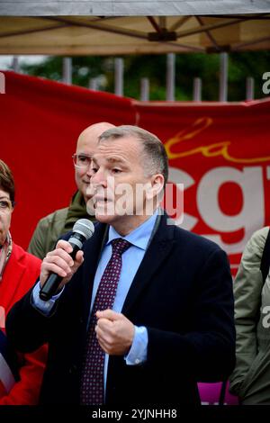 Gentilly, France. 15 octobre 2024. Olivier Capitanio, Président du Conseil départemental du Val de Marne lors d’un rassemblement et d’un point de presse contre la fermeture du site Sanofi à Gentilly. Le maire Fatah Aggoune avait appelé tous les élus à soutenir la mobilisation, ainsi que le syndicat de la CGT. Gentilly, Val-de-Marne, France, 15 novembre 2024. Photo de Karim ait Adjedjou/ABACAPRESS. COM Credit : Abaca Press/Alamy Live News Banque D'Images