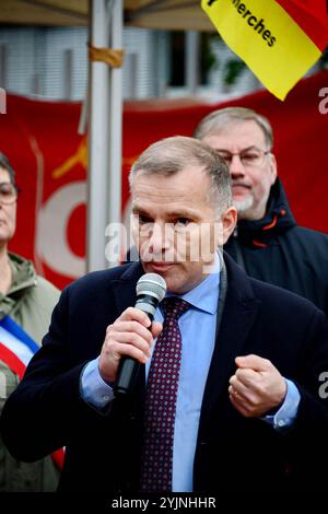 Gentilly, France. 15 octobre 2024. Olivier Capitanio, Président du Conseil départemental du Val de Marne lors d’un rassemblement et d’un point de presse contre la fermeture du site Sanofi à Gentilly. Le maire Fatah Aggoune avait appelé tous les élus à soutenir la mobilisation, ainsi que le syndicat de la CGT. Gentilly, Val-de-Marne, France, 15 novembre 2024. Photo de Karim ait Adjedjou/ABACAPRESS. COM Credit : Abaca Press/Alamy Live News Banque D'Images