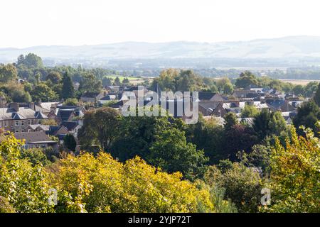 Vue sur les toits de maisons dans la ville écossaise de Blairgowrie, Perthshire, Écosse Banque D'Images