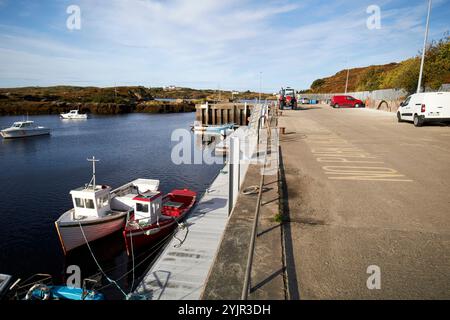 quai historique et nouveau ponton sur la rivière clady dans le port de bunbeg bunbeg, comté de donegal, république d'irlande Banque D'Images