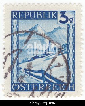 AUTRICHE - 1945 novembre 24 : 3 timbres-poste en saphir groschen Depising Lermoos, scène hivernale. Sites touristiques et lieux pittoresques en Autriche. Lermoos est une municipalité du district de Reutte dans l'État autrichien du Tyrol. Les mentions de Lermoos remontent à 1073, mais peuvent être plus anciennes en raison de la présence d'une ancienne voie romaine, la via Claudia. Il y a de bons transports en commun à Lermoos et des bus pour les skieurs qui courent autour des stations. Il y a aussi une gare (DB Regio) pour relier les grandes villes comme Garmisch Partenkirchen et Reutte Banque D'Images