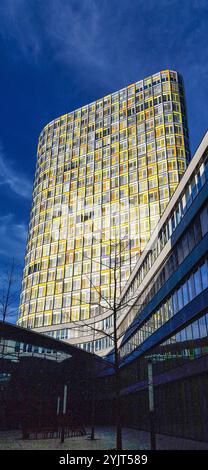 Façade du siège de l'ADAC, ADAC-Zentrale à Munich, Allemagne, la plus grande association automobile d'Europe Banque D'Images