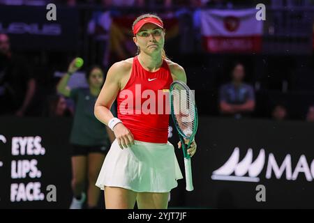 Malaga, Malaga, Espagne. 15 novembre 2024. Paula Badosa, d'Espagne, sur le court lors de son match contre IgA Swiatek, de Pologne, lors de la finale de la Coupe Billie Jean King 2024 - Tennis féminin (crédit image : © Mathias Schulz/ZUMA Press Wire) USAGE ÉDITORIAL SEULEMENT! Non destiné à UN USAGE commercial ! Banque D'Images