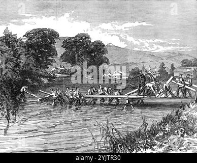 Campagne d'automne : pose d'un pont à chevalets sur la rivière Stour, Durweston, près de Blandford, 1872. Vue montrant «...un groupe des Royal Engineers posant un pont à chevalets sur les eaux peu profondes du Stour à Durweston Mill. L'appareil et le procédé mis en oeuvre ici sont très différents de ceux utilisés pour un pont flottant au-dessus des eaux profondes. Les tréteaux sont descendus sur des wagons ; un piquet est poussé dans la banque, et une corde de piquet est attachée à elle ; elle est transportée à travers la rivière par des hommes portant des bottes hautes et pataugant dans l'eau. Le premier chevalet est ensuite mis en place; Banque D'Images