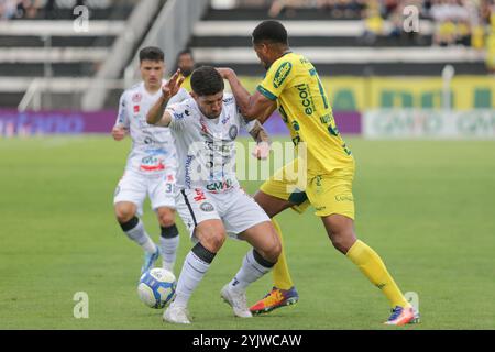 Ponta Grossa, Brésil. 15 novembre 2024. PR - PONTA GROSSA - 11/15/2024 - B BRÉSILIEN 2024, OPERARIO x MIRASSOL - joueur de Thalles pour Operario lors du match contre Mirassol au stade Germano Kruger pour le championnat brésilien B 2024. Photo : Giovani Baccin/AGIF crédit : AGIF/Alamy Live News Banque D'Images