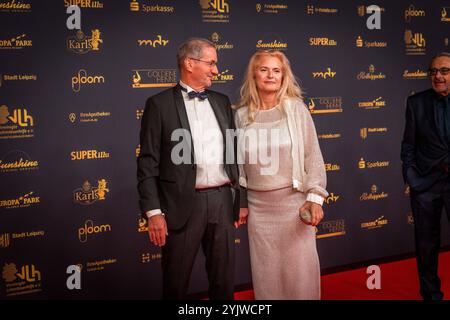 30. Verleihung der Goldenen Henne, Leipzig. Der MDR Mitteldeutsche Rundfunk produziert in Zusammenarbeit mit Super Illu den größten Publikumspreis in Ostddeutschland. Matthias Platzeck Goldene Henne 2024 *** 30 présentation de la poule d'or à Leipzig MDR Mitteldeutscher Rundfunk produit le plus grand prix du public en Allemagne de l'est en collaboration avec Super Illu Matthias Platzeck Golden Hen 2024 Banque D'Images