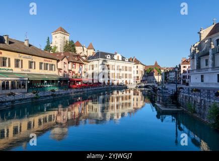 ANNECY, FRANCE - 10 JUILLET 2022 : la vieille ville. Banque D'Images