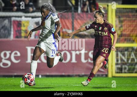 Rome, Italie. 14 novembre 2024. Kadidiatou DIANI de Lyon et Giada GREGGI de l'AS Roma lors de la Ligue des Champions féminine de l'UEFA, Groupe A match de football entre L'AS Roma et l'Olympique Lyonnais le 13 novembre 2024 au stade Tre Fontane de Rome, Italie - photo Matthieu Mirville (M Insabato)/DPPI crédit : DPPI Media/Alamy Live News Banque D'Images