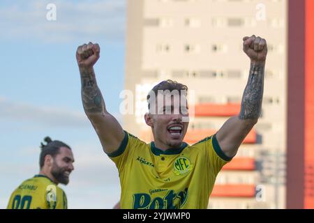 Ponta Grossa, Brésil. 15 novembre 2024. PR - PONTA GROSSA - 11/15/2024 - B BRÉSILIEN 2024, OPERARIO x MIRASSOL - Zeca joueur de Mirassol lors du match contre Operario au stade Germano Kruger pour le championnat B brésilien 2024. Photo : Giovani Baccin/AGIF crédit : AGIF/Alamy Live News Banque D'Images