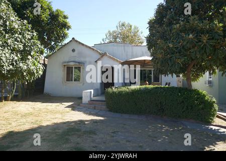 Los Angeles, Californie, USA 13 novembre actrice/chanteuse Judy Garland maison d'enfance où elle a vécu avec ses parents Père Francis Avent Gumm et mère Ethel Marion Milne au 3150 Glenmanor PL le 13 novembre 2024 à Los Angeles, Californie, USA. Judy Garland connue pour le Magicien d'Oz et Une étoile est née. Cette année marque le 85e anniversaire du Magicien d'Oz. La maison a été construite en 1925. Photo de Barry King/Alamy Stock photo Banque D'Images