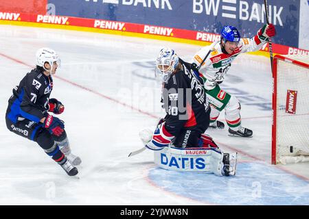 DEL, Deutsche Eishockey Liga saison 2024/25, 16. Spieltag : Adler Mannheim gegen Augsburger Panther. Bild : Thomas Jordan Trevelyan (24, Augsbourg) erzie Banque D'Images