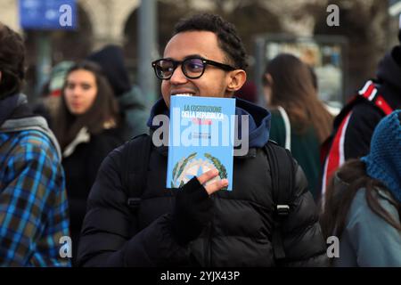 Turin, Italie. 15 novembre 2024. Manifestation étudiante à Turin contre le gouvernement Meloni à l'occasion du "NON-Meloni Day" et soutien à Israël. (Photo de Daniela Parra Saiani/Pacific Press) crédit : Pacific Press Media production Corp./Alamy Live News Banque D'Images