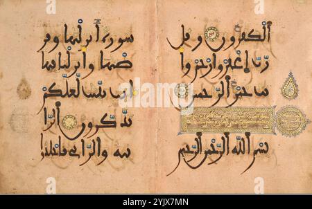 Bifolium du Qur rose&#x2019;an, XIIIe siècle. Informations complémentaires:probablement produit pour un noble mécène de Grenade ou de Valence, ce manuscrit espagnol du XIIIe siècle du Corr&#x2019;an, le texte sacré des musulmans, est connu sous le nom de Corr&#x2019;an rose, en raison de son papier teinté distinctif. L'écriture gracieuse sur les feuilles, les profusion de décorations en feuille d'or brillante et l'éclat pastel raffiné du papier rose se combinent de manière frappante pour expliquer pourquoi le Corse rose&#x2019;an est l'un des manuscrits les plus célèbres de l'Espagne islamique. Banque D'Images