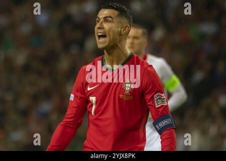 Porto, Portugal. 15 novembre 2024. PORTO, PORTUGAL - 15 NOVEMBRE : Cristiano Ronaldo réagit lors du match du Groupe A1 de l'UEFA Nation League entre le Portugal et la Pologne au stade Dragão le 15 novembre 2024 à Porto, Portugal. (Photo de Sergio Mendes/PxImages) crédit : Px images/Alamy Live News Banque D'Images