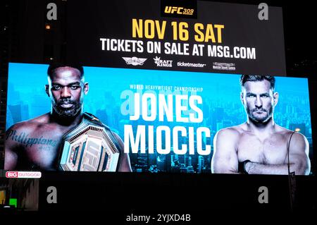 New York, États-Unis. 14 novembre 2024. Un panneau d'affichage annonçant le prochain pay-per-view de l'UFC 309 en tête d'affiche du combat Jon Jones vs Stipe Miocic à Madison Square Garden est vu à Manhattan, New York. (Photo de Jimin Kim/SOPA images/SIPA USA) crédit : SIPA USA/Alamy Live News Banque D'Images