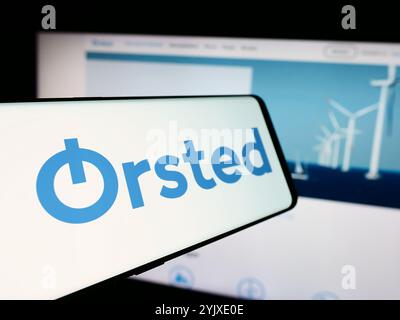 Allemagne. 12 août 2024. Dans cette illustration photo, un téléphone portable avec le logo de la société danoise d'énergie éolienne Orsted AS est vu devant le site Web de l'entreprise. (Crédit image : © timon Schneider/SOPA images via ZUMA Press Wire) USAGE ÉDITORIAL SEULEMENT ! Non destiné à UN USAGE commercial ! Banque D'Images