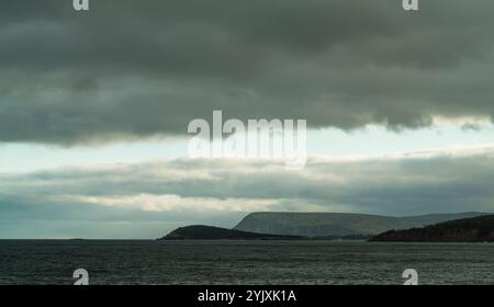 En regardant vers le sud le long du sentier Cabot depuis Lakies Head dans le parc national des Hautes-terres-du-Cap-Breton   Neils Harbour, Nouvelle-Écosse, CAN Banque D'Images