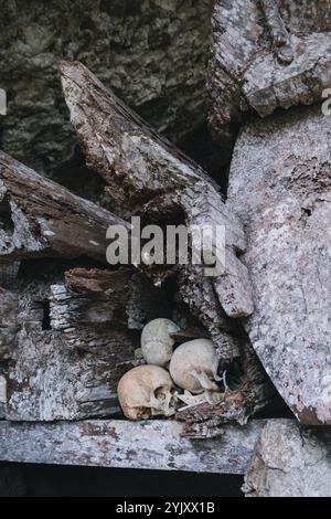 Buntu Kesu grave zone touristique qui a plus de 700 ans à Tana Toraja, 3 octobre 2024, Sulawesi Sud Banque D'Images
