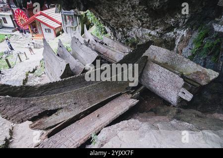 Buntu Kesu grave zone touristique qui a plus de 700 ans à Tana Toraja, 3 octobre 2024, Sulawesi Sud Banque D'Images