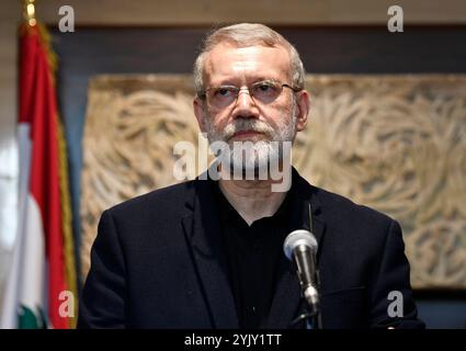 Beyrouth, Liban. 15 novembre 2024. Ali Larijani, conseiller principal du Guide suprême iranien Ali Khamenei, prononce un discours à Beyrouth, Liban, le 15 novembre 2024. L’Iran soutient toute décision prise par le gouvernement libanais, en particulier la mise en œuvre de la résolution 1701 du Conseil de sécurité, a déclaré vendredi Larijani, selon un communiqué du Conseil des ministres libanais. Crédit : Str/Xinhua/Alamy Live News Banque D'Images