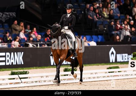 Platz und Bronze fuer Nowag-Aulenbrock Bianca auf Queolito, RFV Ostbevern Dressurprüfung Grand Prix International Int. Dressurpruefung - CDI4 Aufgabe : FEI Grand Prix 2009, Rev. 2014 Qualifikation zum Grand Prix Special GER, Stuttgart German Masters 2024, 38. internationale Reitturnier, 16.11.2024 Foto : Eibner-Pressefoto/Roger Buerke Banque D'Images