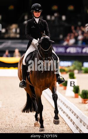 Platz und Bronze fuer Nowag-Aulenbrock Bianca auf Queolito, RFV Ostbevern Dressurprüfung Grand Prix International Int. Dressurpruefung - CDI4 Aufgabe : FEI Grand Prix 2009, Rev. 2014 Qualifikation zum Grand Prix Special GER, Stuttgart German Masters 2024, 38. internationale Reitturnier, 16.11.2024 Foto : Eibner-Pressefoto/Roger Buerke Banque D'Images