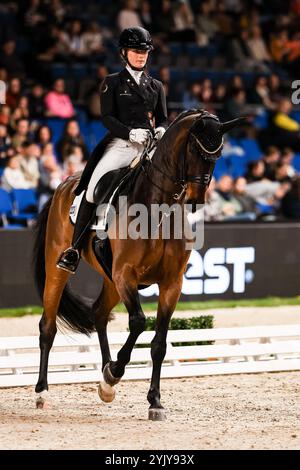 Platz und Bronze fuer Nowag-Aulenbrock Bianca auf Queolito, RFV Ostbevern Dressurprüfung Grand Prix International Int. Dressurpruefung - CDI4 Aufgabe : FEI Grand Prix 2009, Rev. 2014 Qualifikation zum Grand Prix Special GER, Stuttgart German Masters 2024, 38. internationale Reitturnier, 16.11.2024 Foto : Eibner-Pressefoto/Roger Buerke Banque D'Images